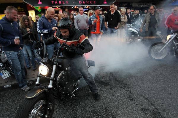 HarleyHH2011   288.jpg - Hamburger Harley Days 2011, Harley Davidson,   Reeperbahn auf St. Pauli,